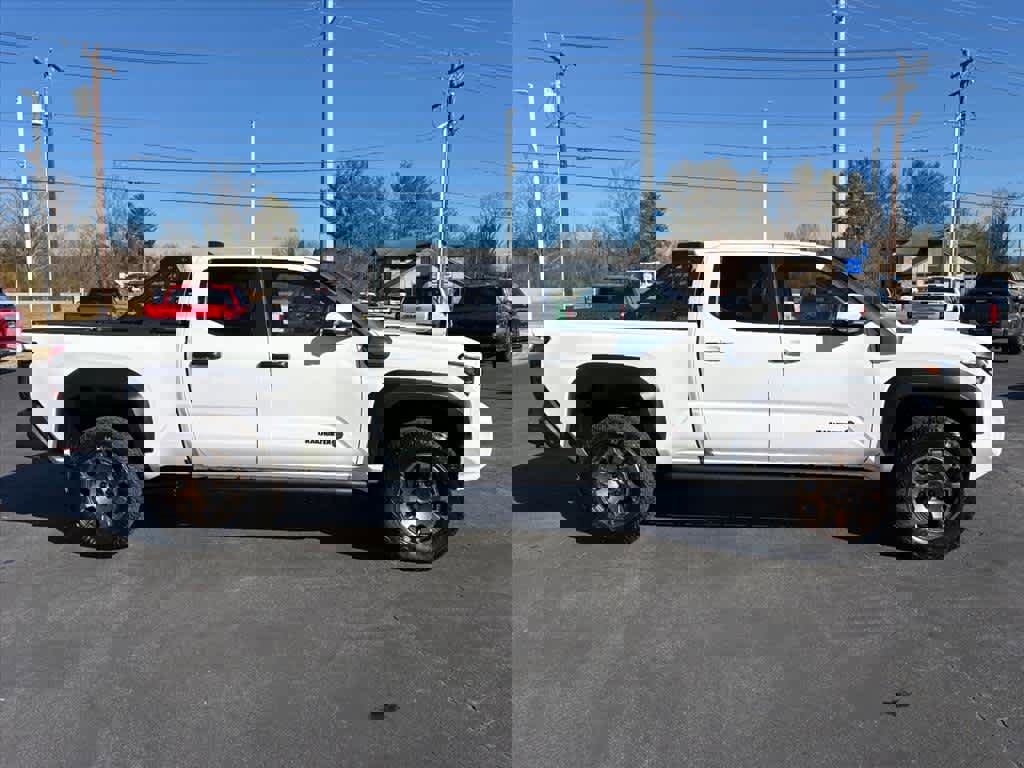 Used 2025 Toyota Tacoma Trailhunter Hybrid video 2