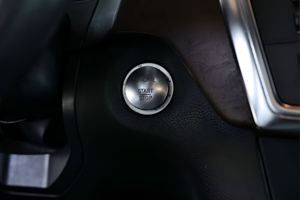 Used 2013 Mercedes-Benz GL 550 4MATIC image 28