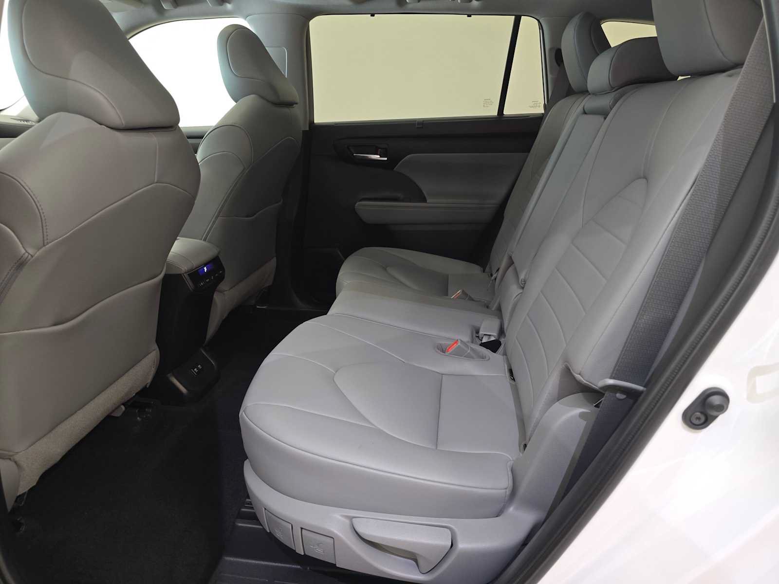 Certified 2020 Toyota Highlander XLE AWD/4WD image 23