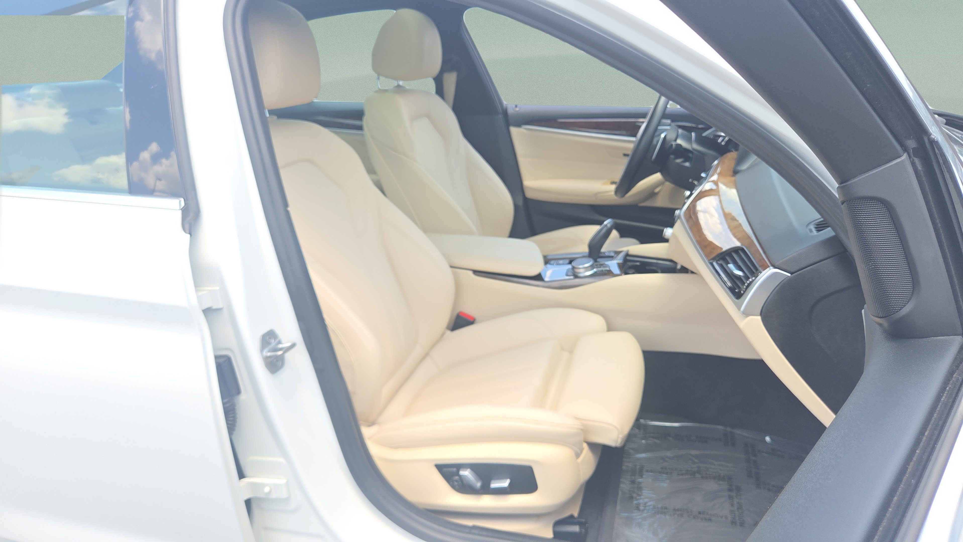 Used 2020 BMW 530i w/ Convenience Package RWD image 17