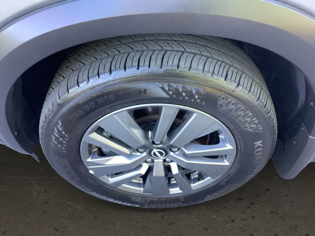 Used 2025 Nissan Pathfinder SV AWD/4WD image 10