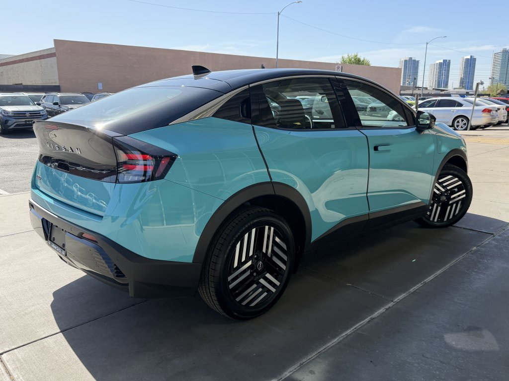 Used 2026 Nissan Leaf SV+ w/ Floor Mat Package (SV+) FWD image 4