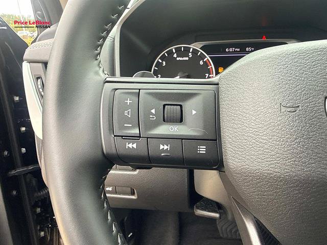 Certified 2025 Nissan Rogue SV FWD image 21