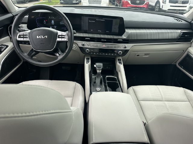Certified 2025 Kia Telluride EX w/ EX Captain's Chair Package FWD image 16