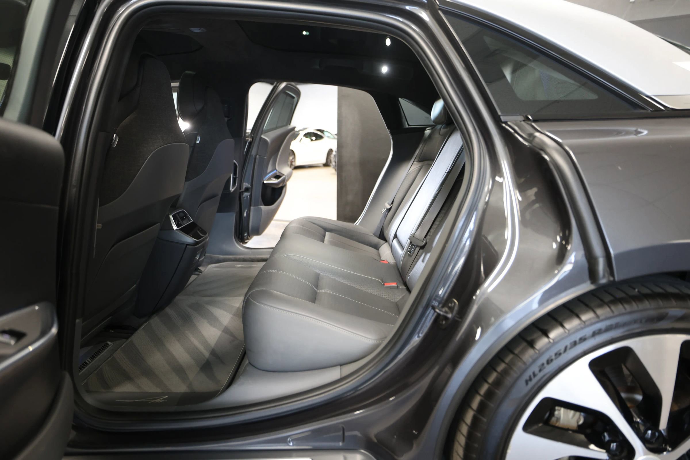 Used 2022 Lucid Air Grand Touring image 48