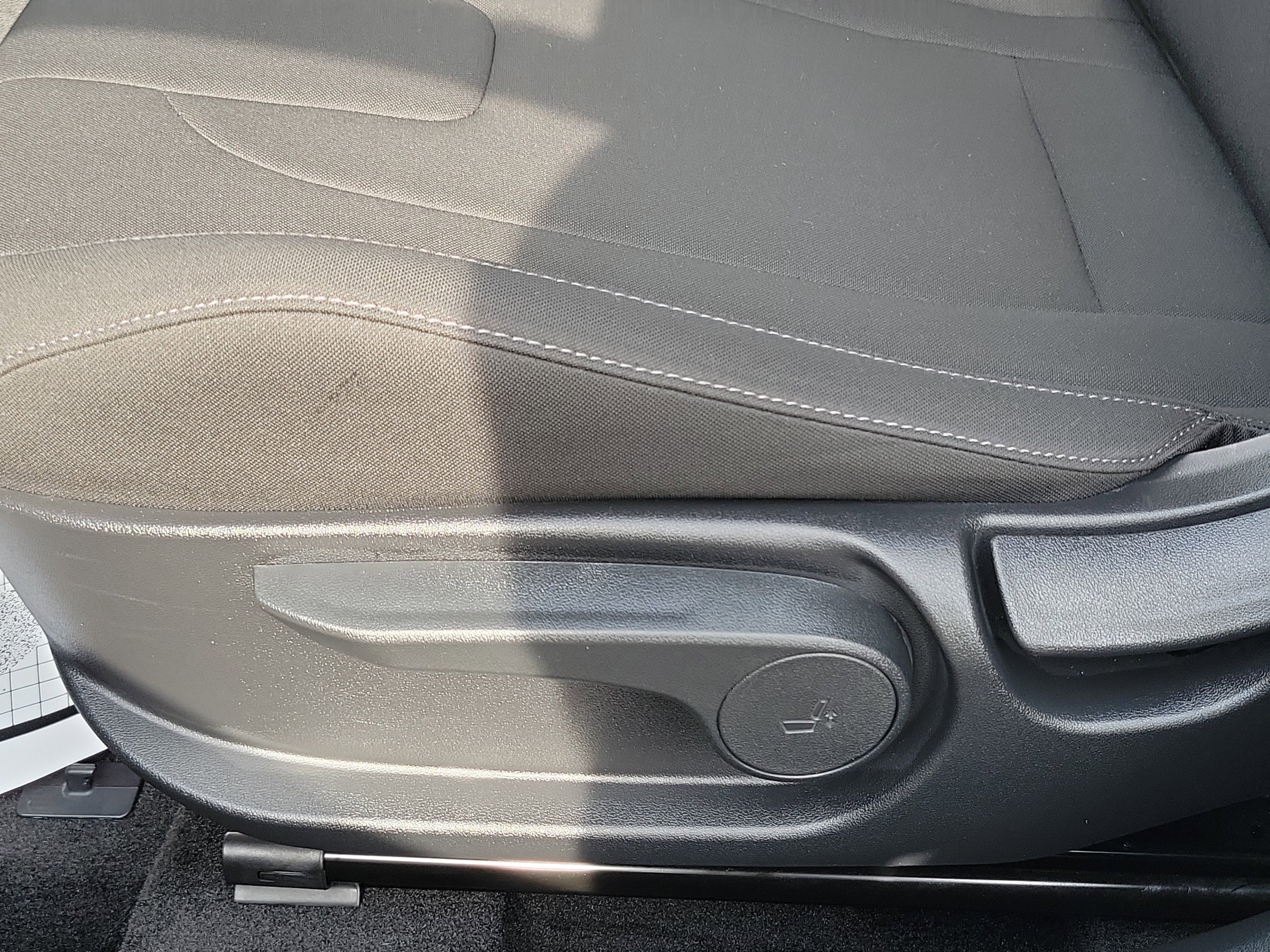 Certified 2025 Hyundai Elantra Sport image 17