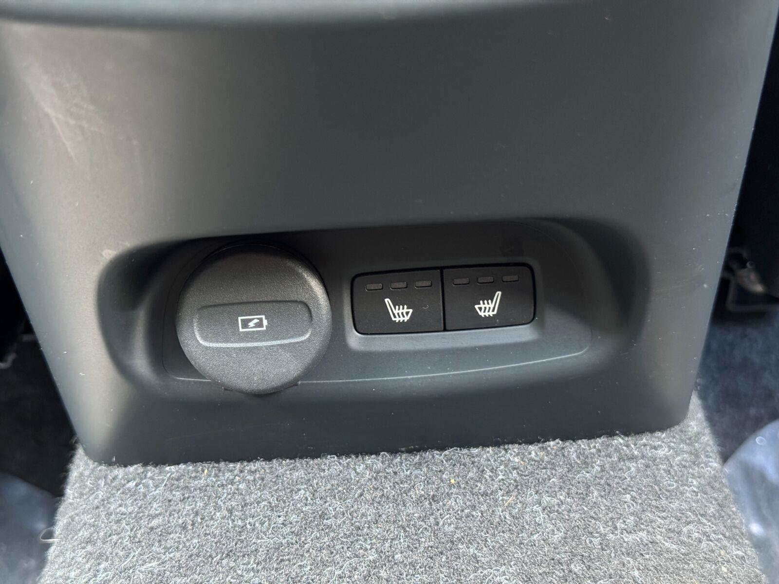 Used 2021 Volvo XC40 P8 Recharge w/ Advanced Package AWD/4WD image 34