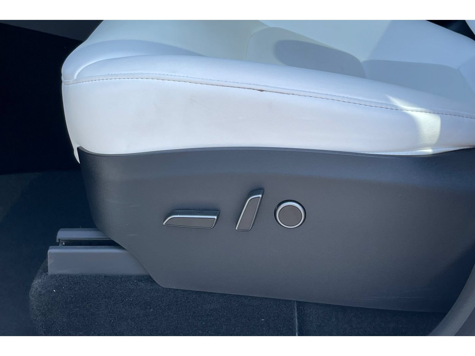 Used 2025 Tesla Model Y Long Range AWD/4WD image 14