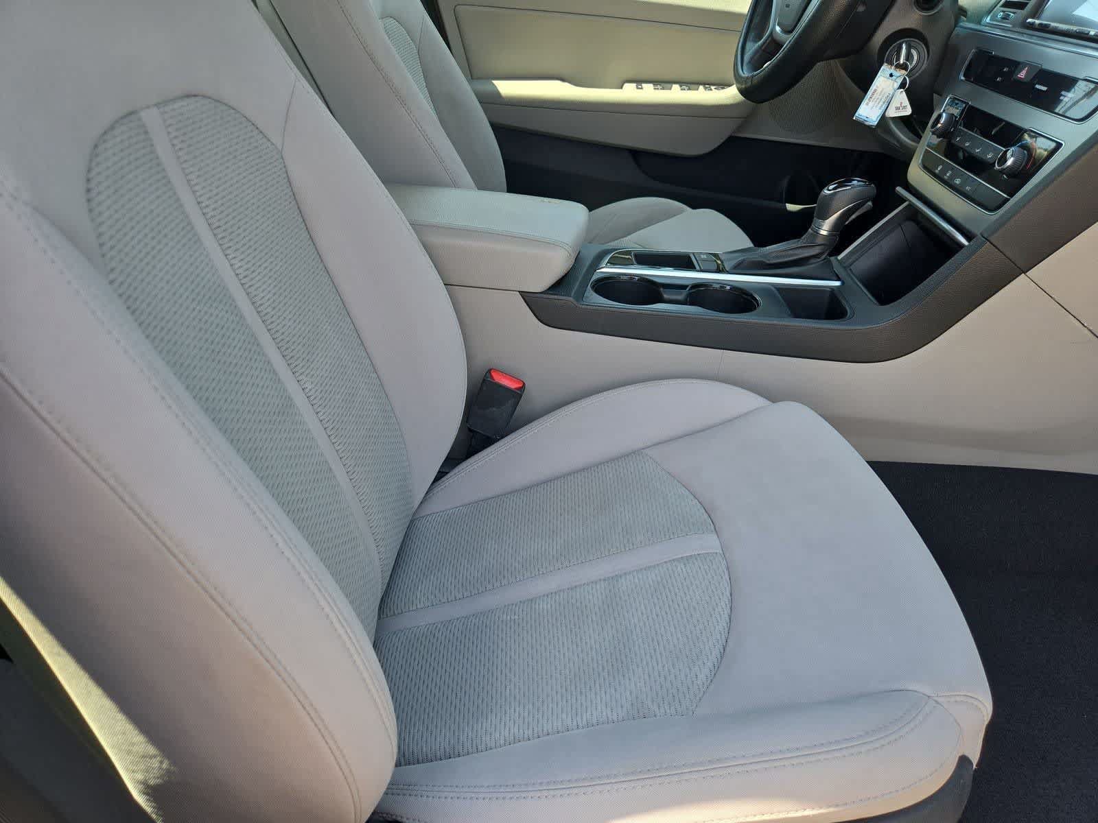 Used 2015 Hyundai Sonata SE w/ Option Group 09 FWD image 19