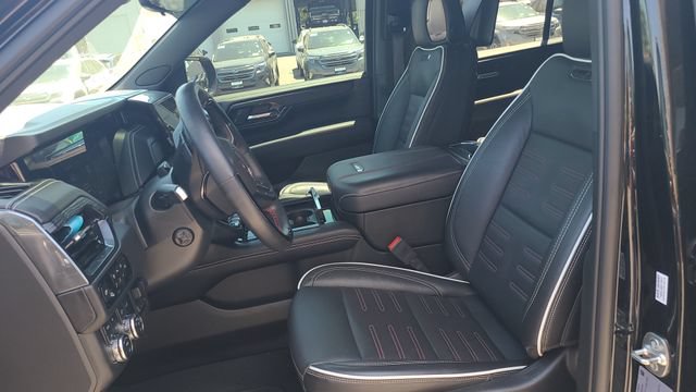 Certified 2025 GMC Yukon AT4 Ultimate AWD/4WD image 13