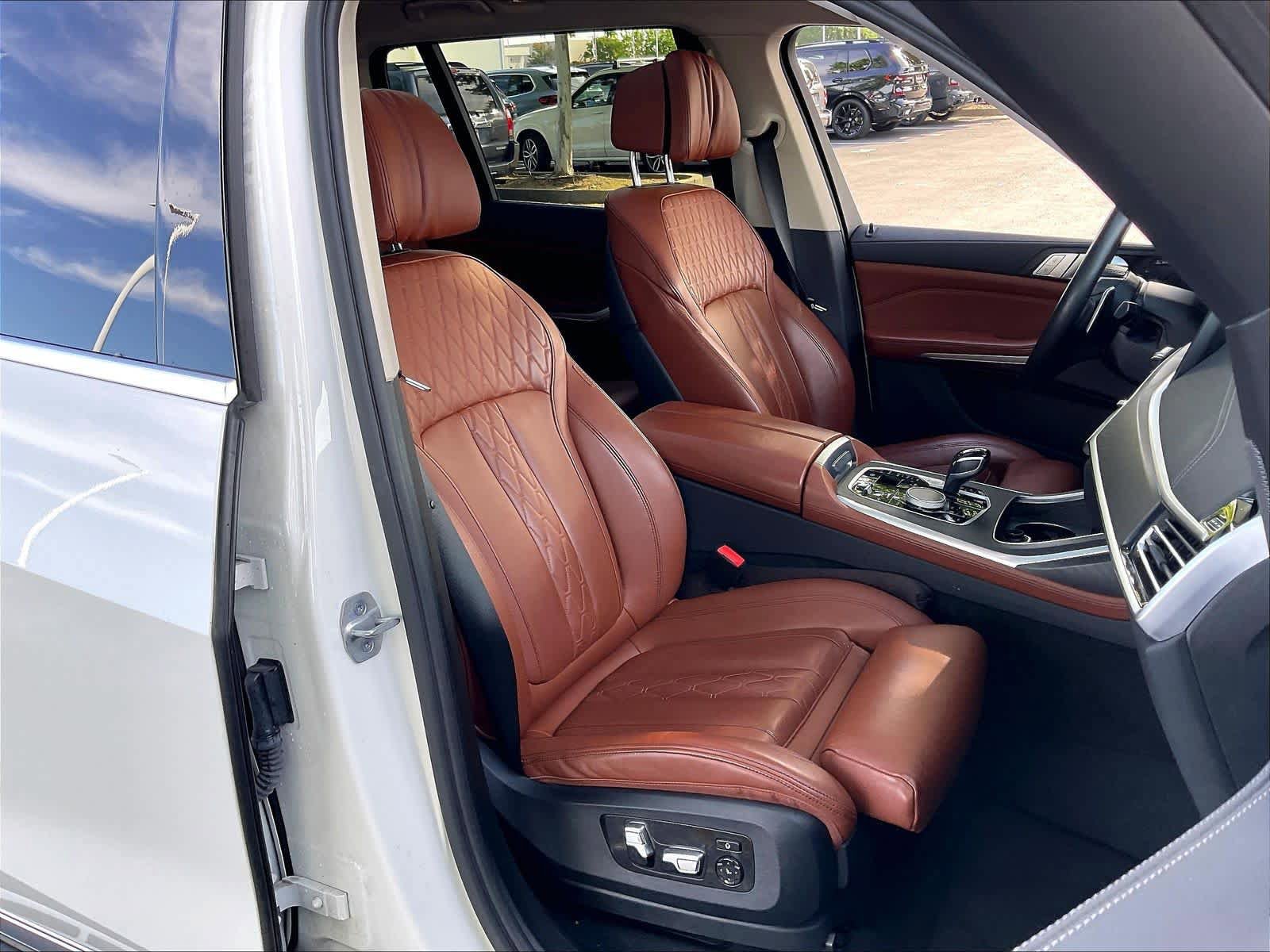 Used 2021 BMW X7 xDrive40i w/ Premium Package AWD/4WD image 9
