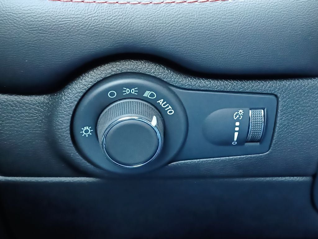 Used 2025 Dodge Durango GT AWD/4WD image 13