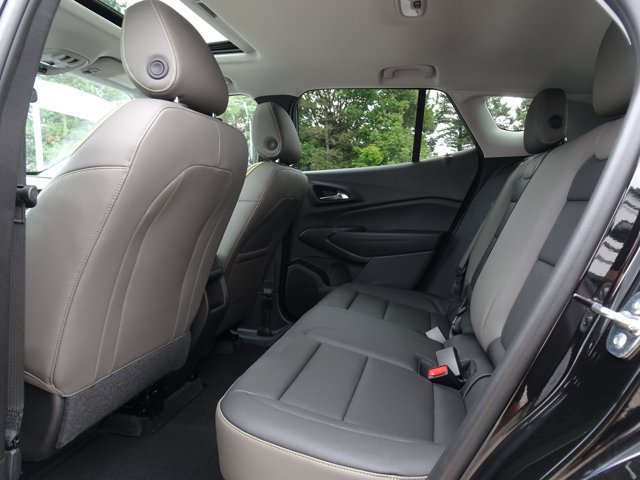 New 2026 Chevrolet Trax ACTIV w/ Sunroof Package FWD image 8