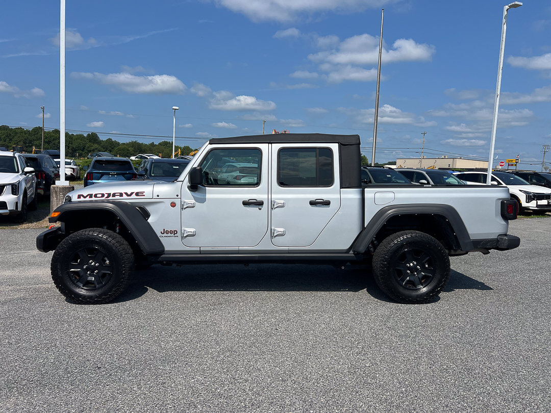 Used 2022 Jeep Gladiator Mojave AWD/4WD image 2