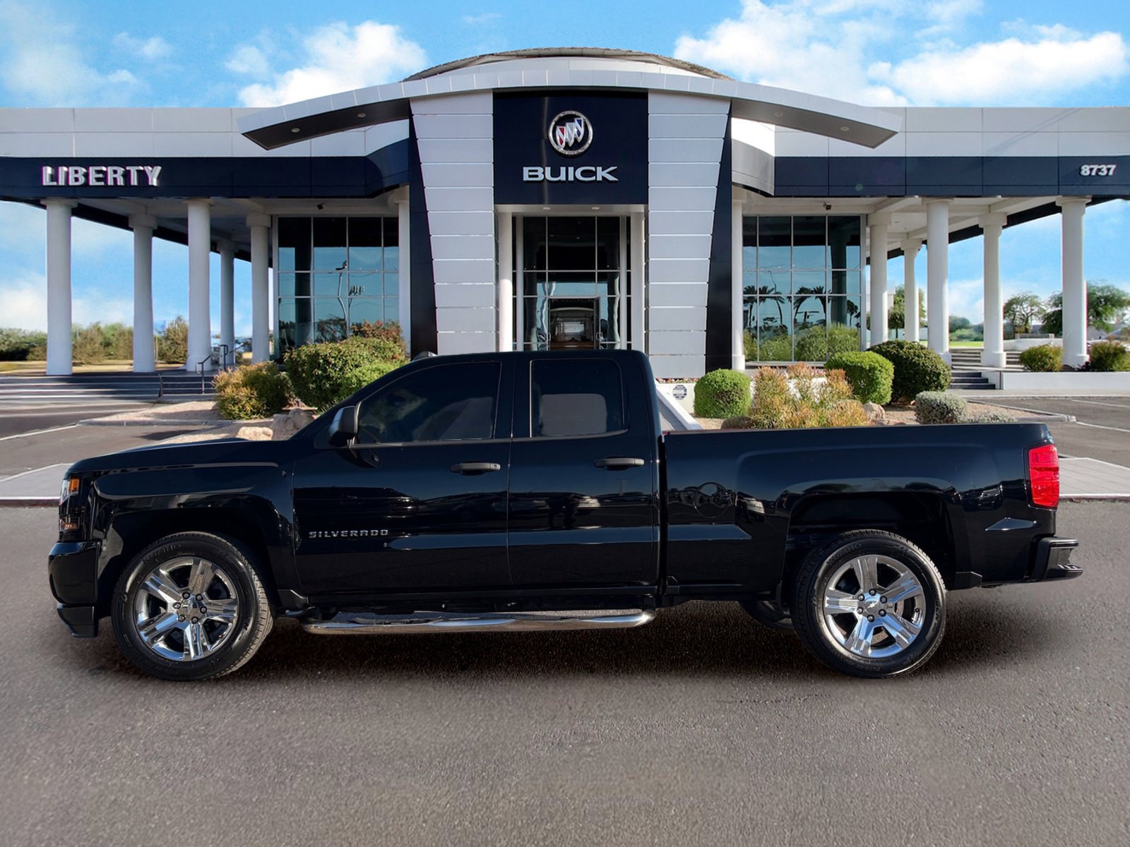 Used 2018 Chevrolet Silverado 1500 Custom w/ Custom Convenience Package RWD image 6