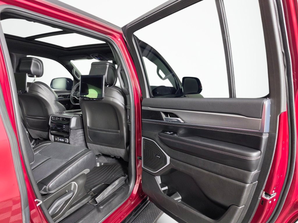 Used 2023 Jeep Wagoneer Series II AWD/4WD image 39