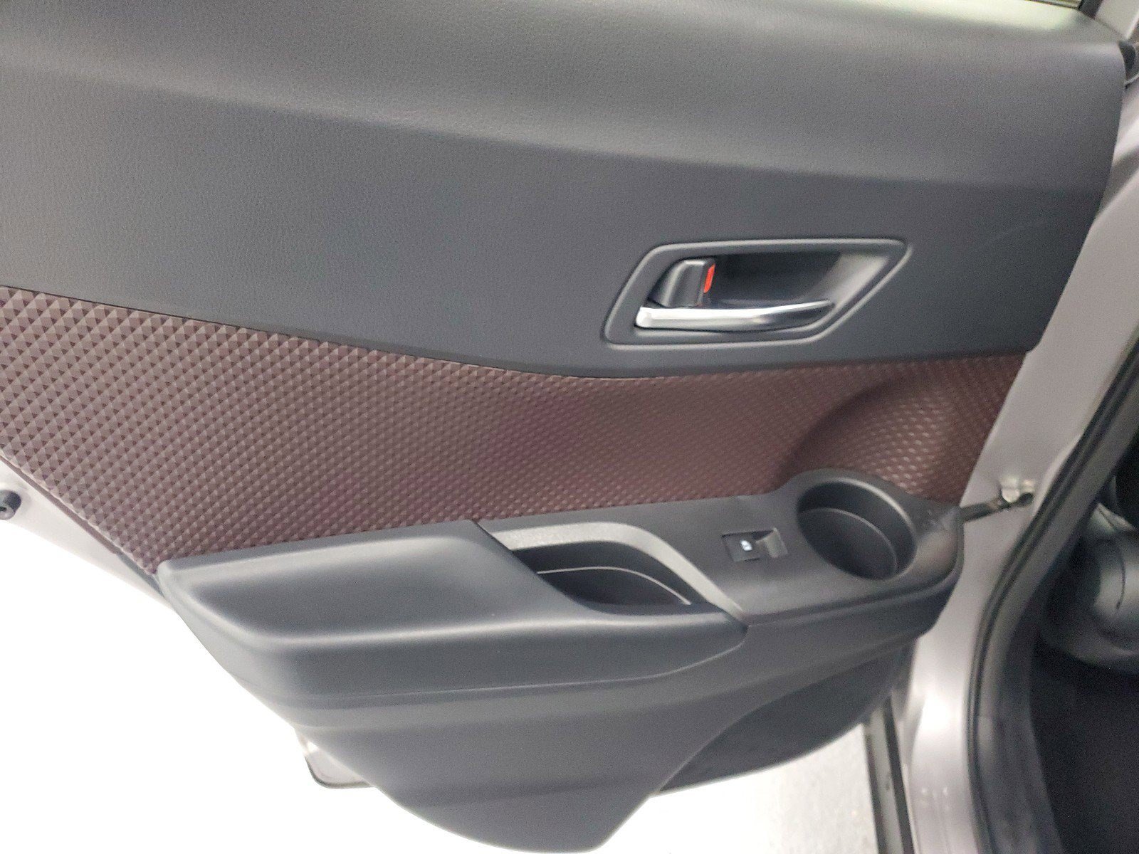 Used 2019 Toyota C-HR Limited FWD image 16