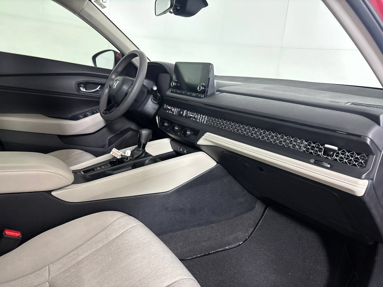 Used 2023 Honda Accord EX image 31
