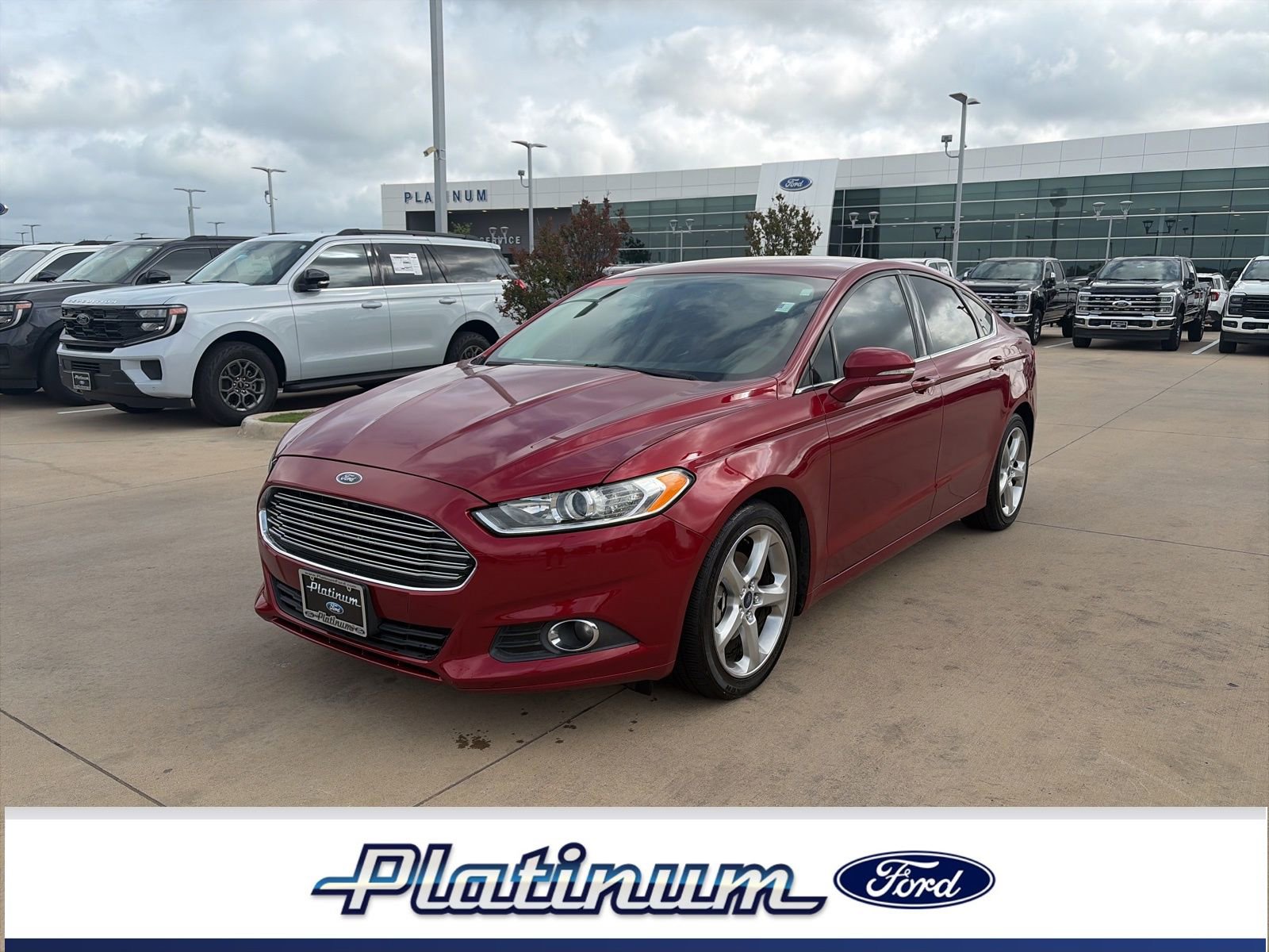 Used 2016 Ford Fusion SE image 1