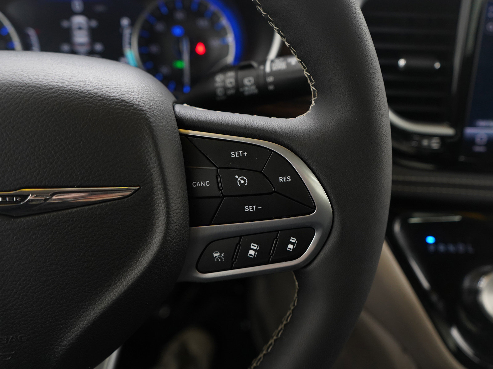 Used 2024 Chrysler Pacifica Limited image 27