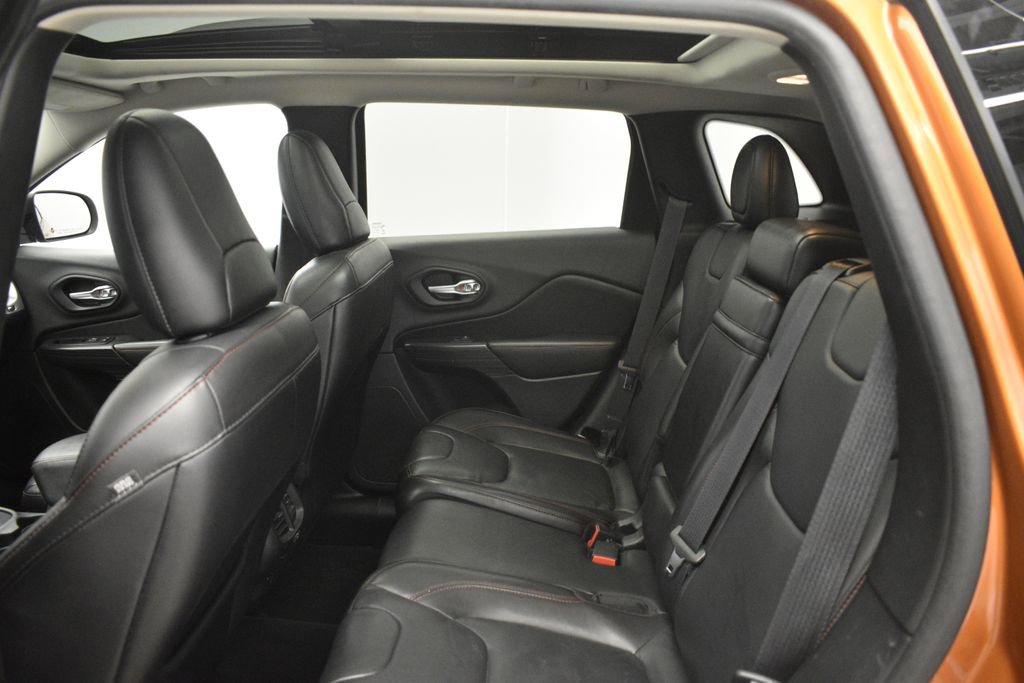 Certified 2016 Jeep Cherokee Trailhawk w/ Comfort/Convenience Group image 31