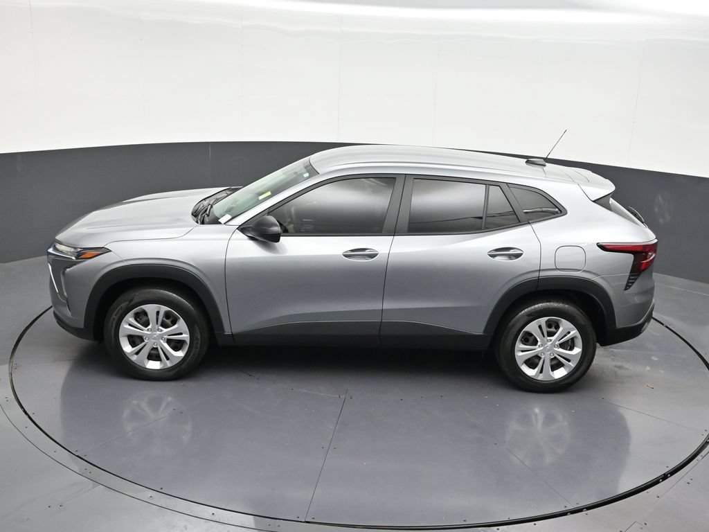 Used 2024 Chevrolet Trax LS FWD image 17