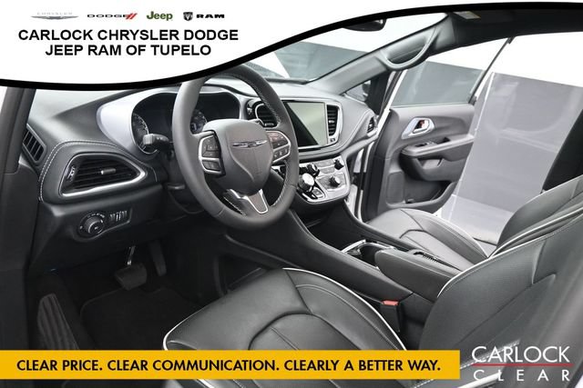 Used 2026 Chrysler Pacifica Limited FWD image 12