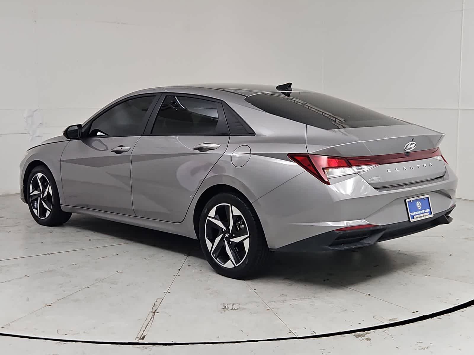 Used 2023 Hyundai Elantra SEL w/ Convenience Package FWD image 4