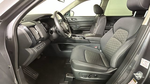 Used 2024 Nissan Pathfinder SV AWD/4WD image 12