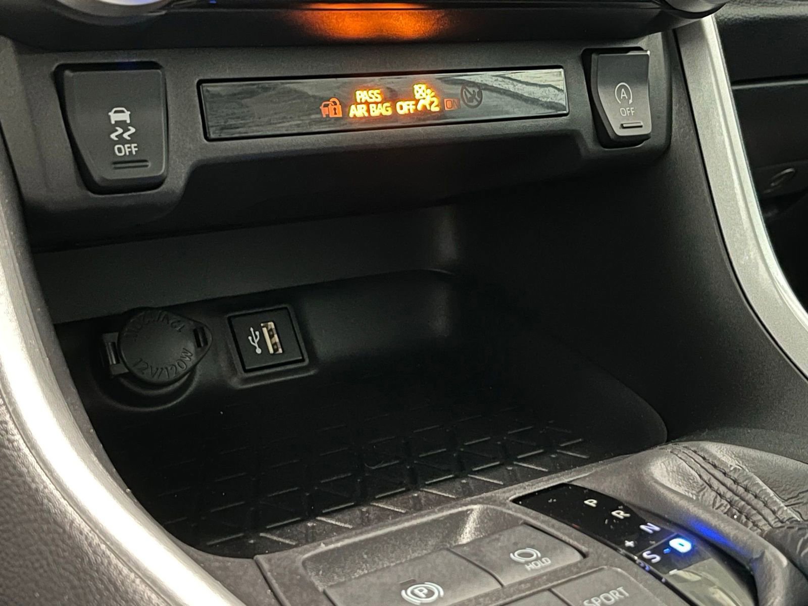 Used 2025 Toyota RAV4 XLE AWD/4WD image 25