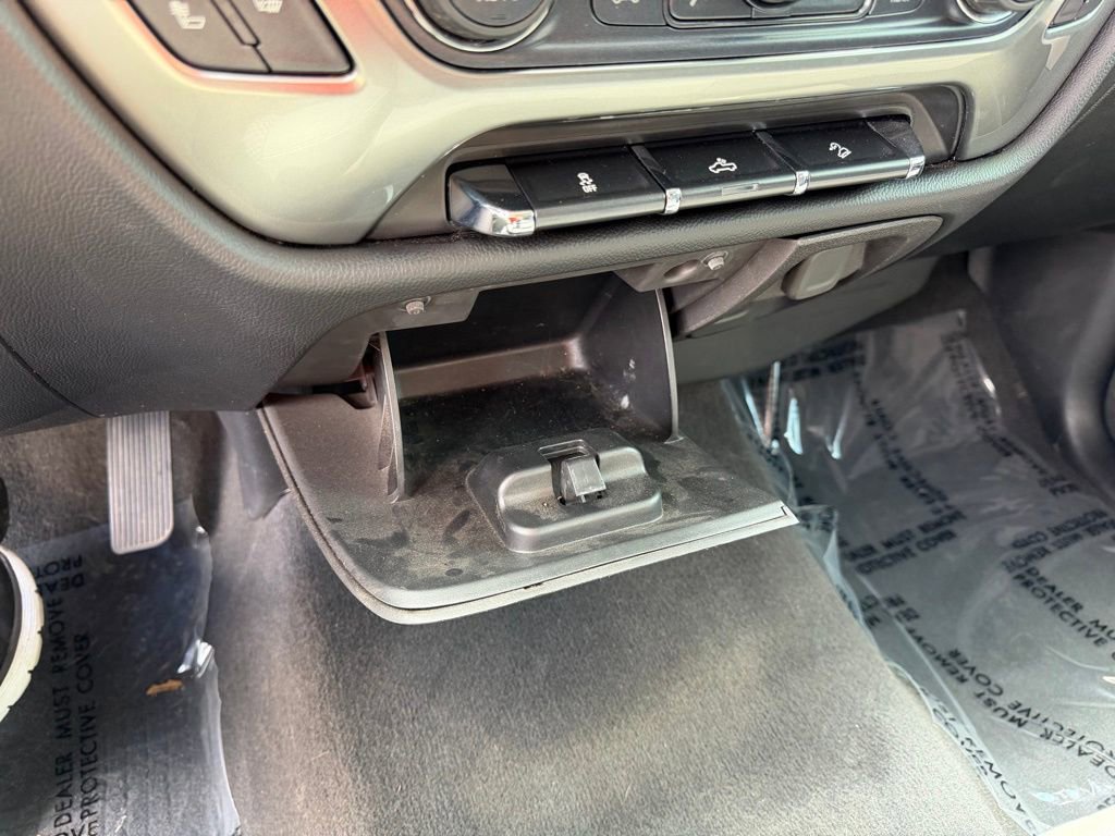 Used 2018 Chevrolet Silverado 1500 LT w/ All Star Edition AWD/4WD image 26