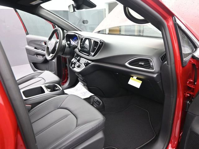 New 2026 Chrysler Voyager LX FWD image 23