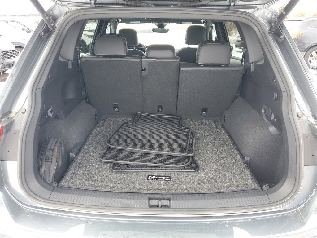 Used 2022 Volkswagen Tiguan SE R-Line image 9