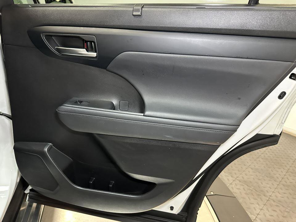 Certified 2022 Toyota Highlander XLE image 34