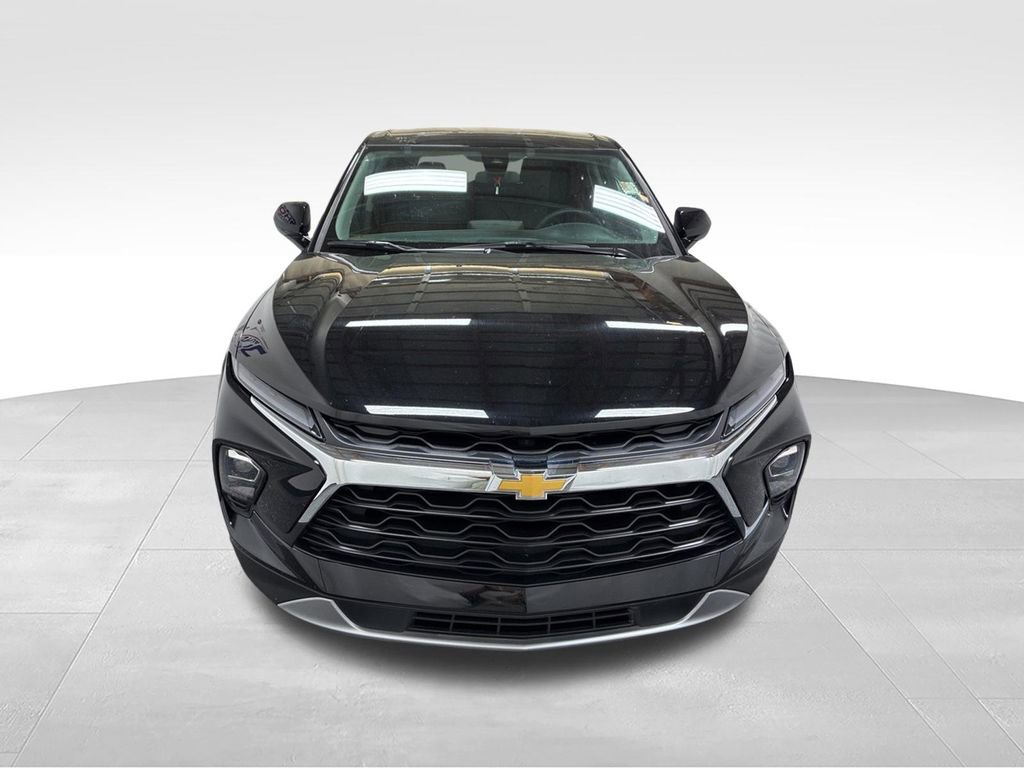 Used 2025 Chevrolet Blazer LT AWD/4WD image 2