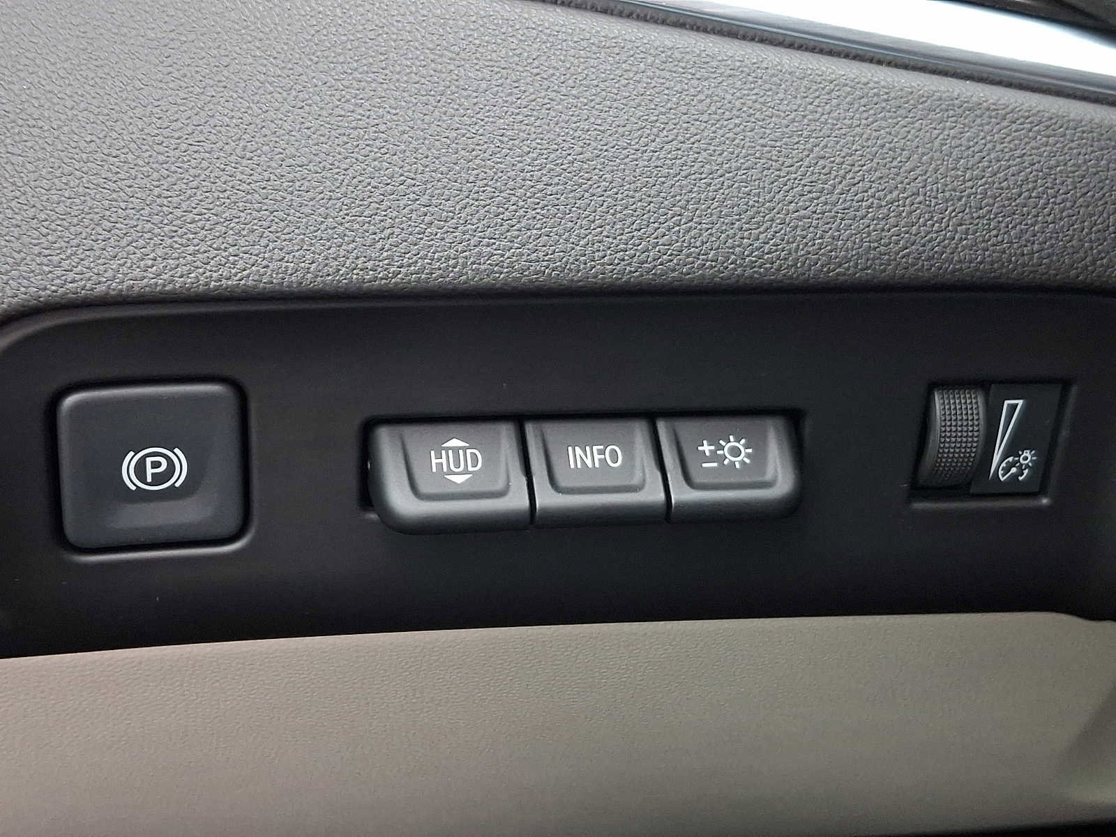 Certified 2022 Buick Enclave Premium w/ Surround and Sites Package image 32