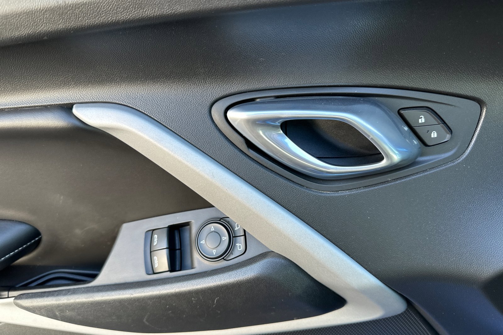 Used 2018 Chevrolet Camaro SS image 11