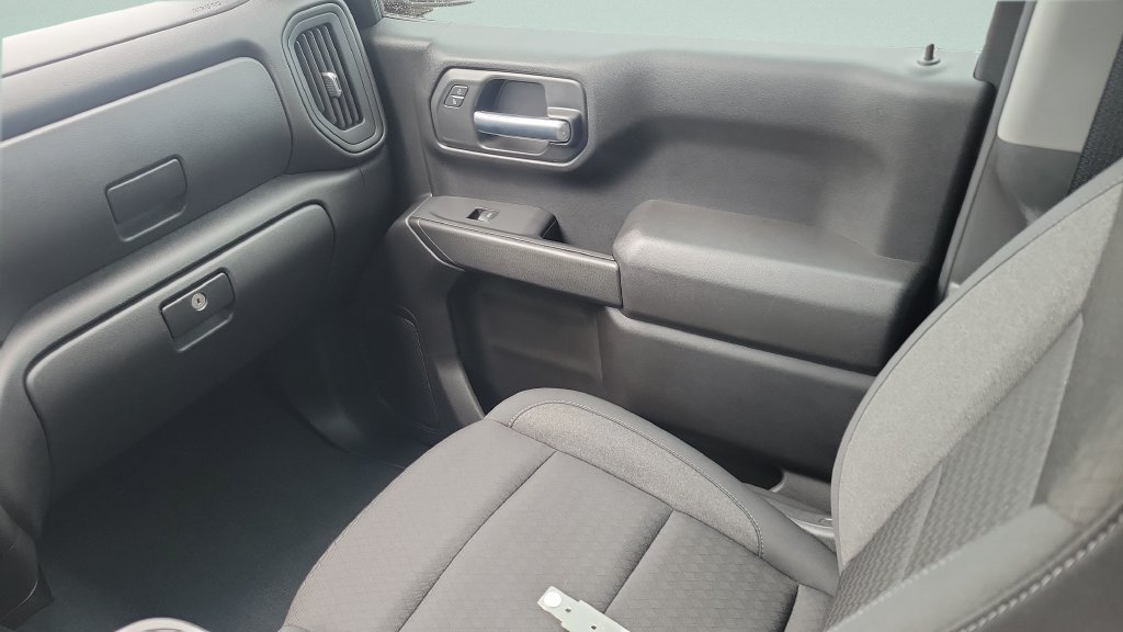 Used 2025 Chevrolet Silverado 1500 Custom w/ Turbomax Blackout Package RWD image 13