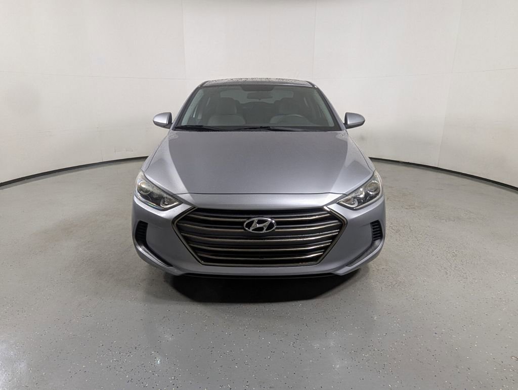 Used 2017 Hyundai Elantra SE image 2