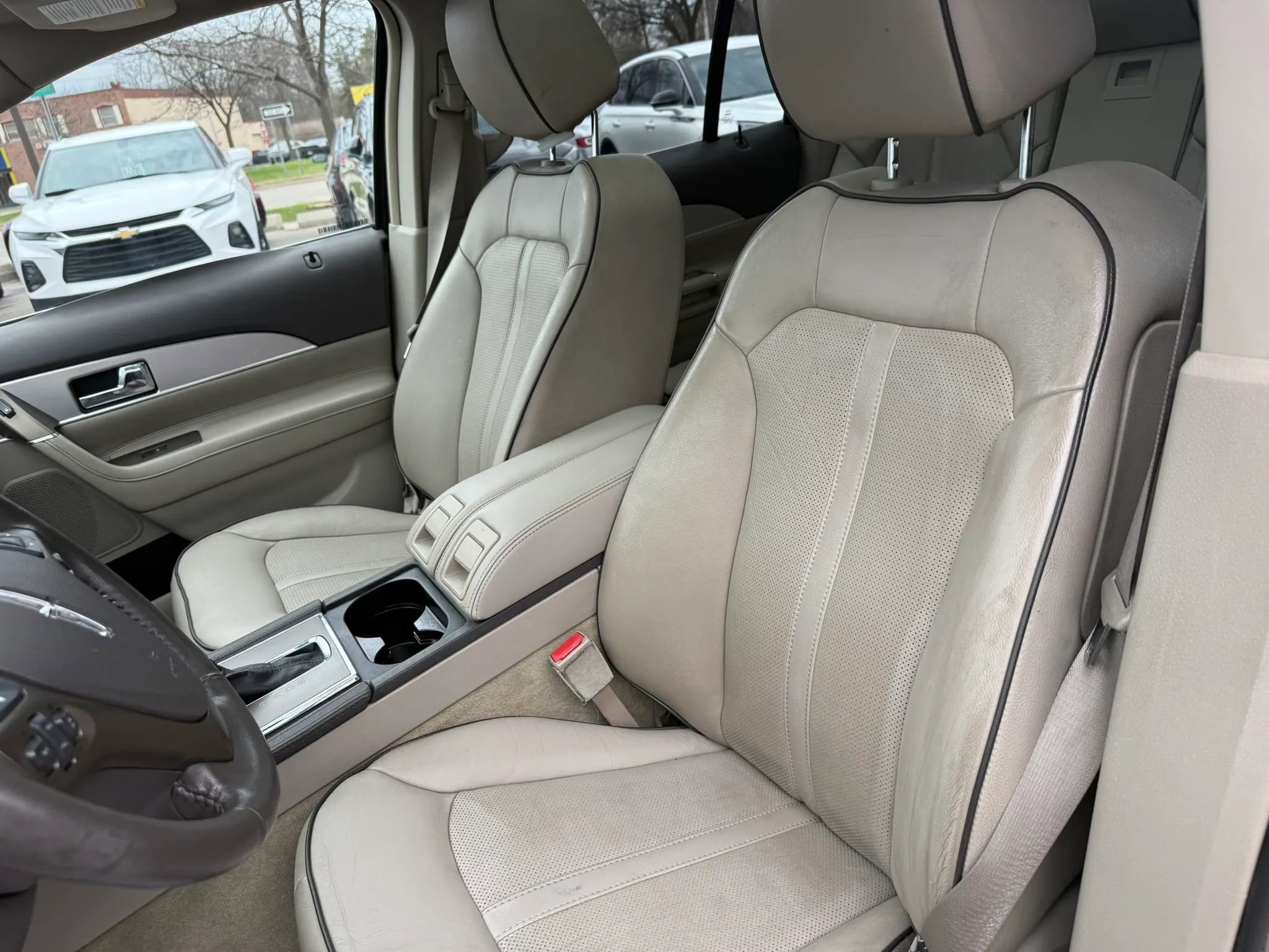 Used 2012 Lincoln MKX FWD image 16