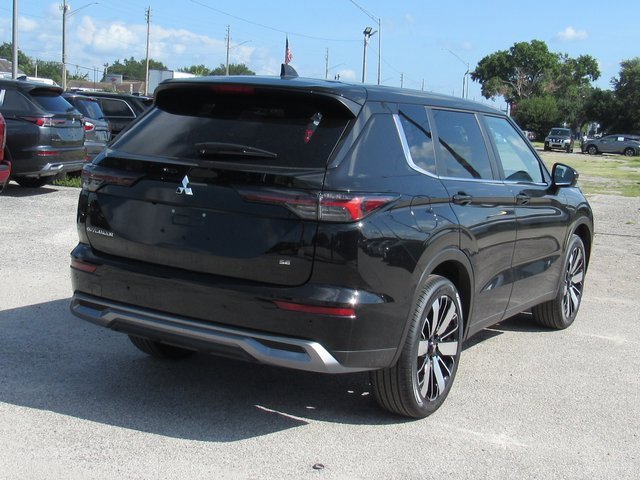 New 2025 Mitsubishi Outlander SE image 3