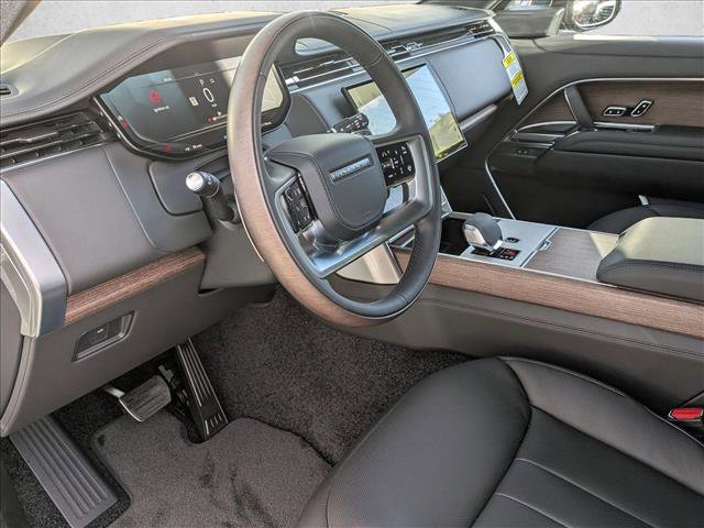 New 2025 Land Rover Range Rover SE image 3