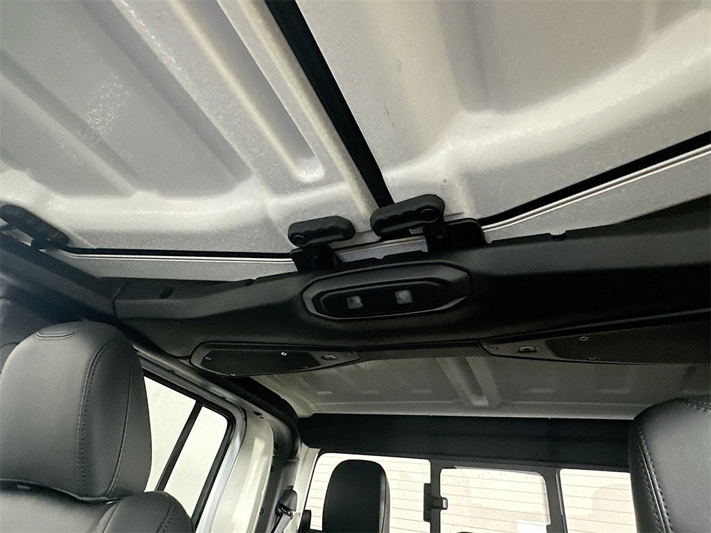 New 2025 Jeep Gladiator Rubicon w/ Convenience Group image 14