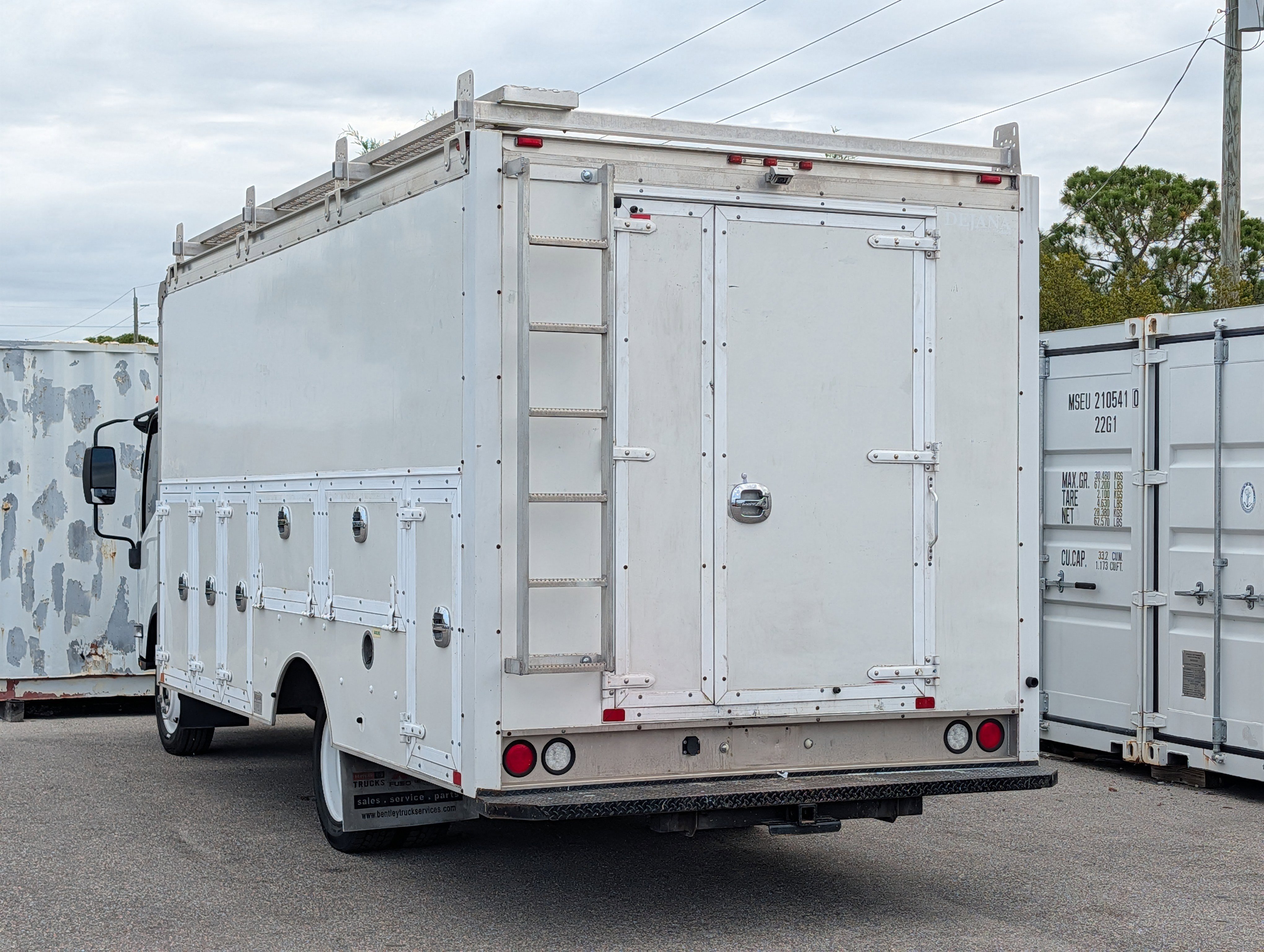 Used 2018 Isuzu NPR RWD image 6