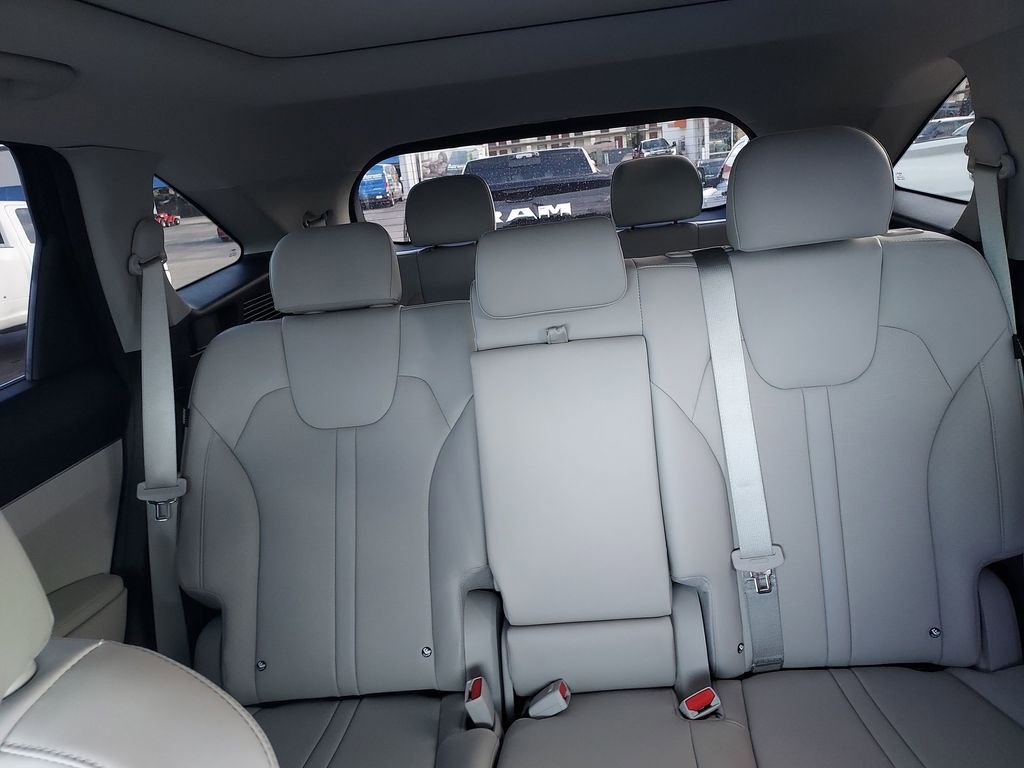 Used 2025 Kia Sorento S w/ Panoramic Sunroof Package image 13