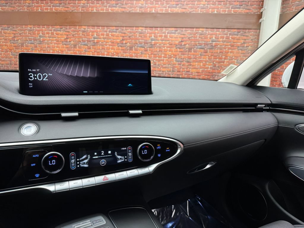 Used 2022 Genesis GV70 2.5T w/ Select Package AWD/4WD image 19