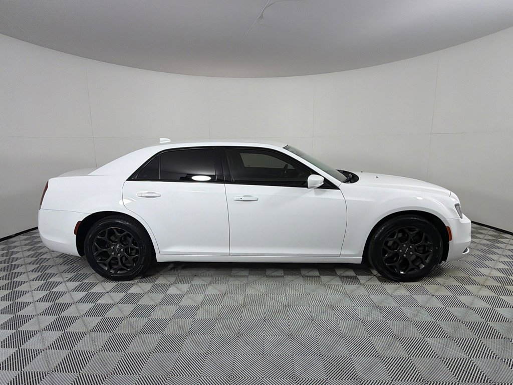 Used 2019 Chrysler 300 S AWD/4WD image 4