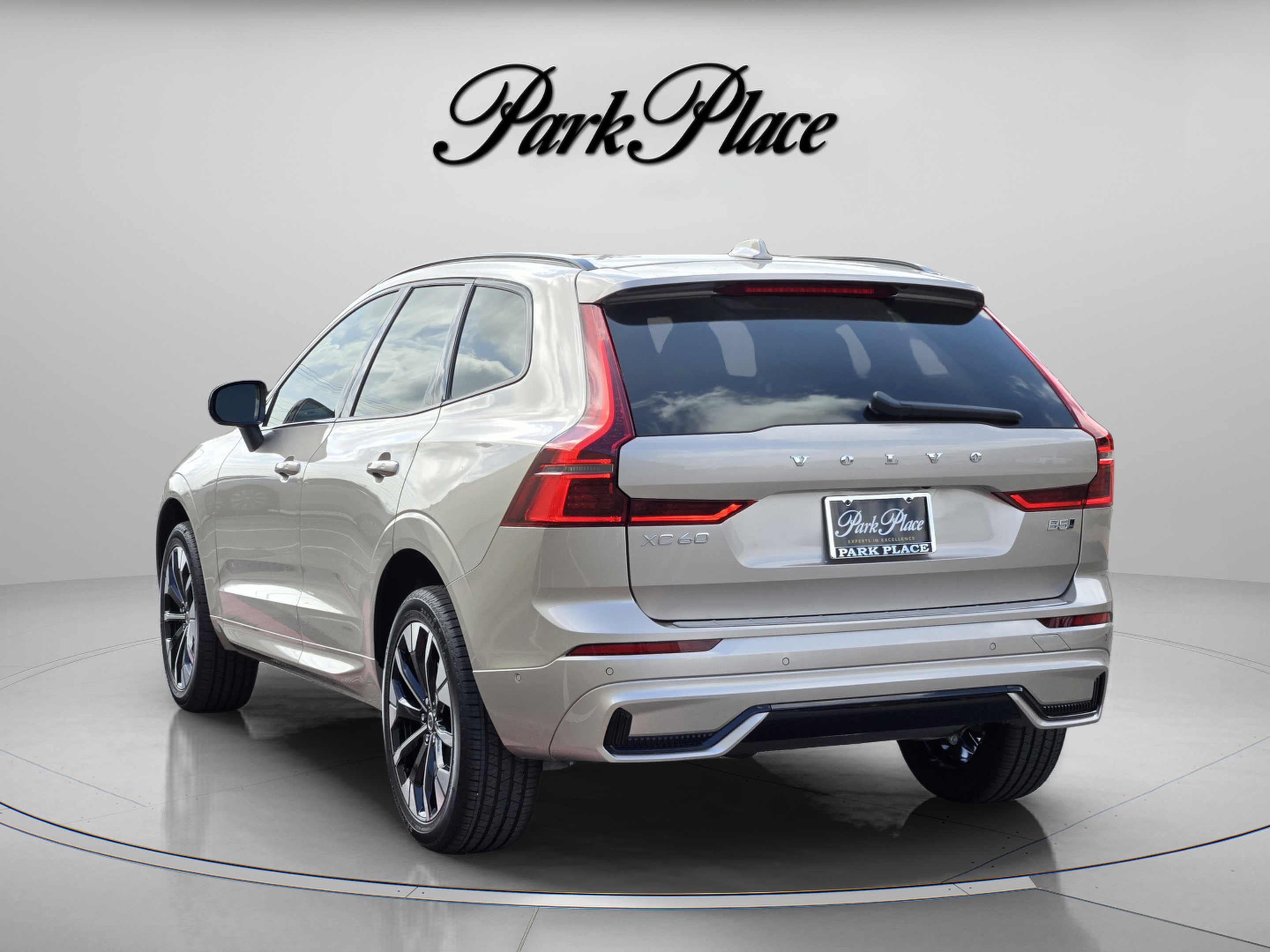 Used 2026 Volvo XC60 B5 Plus w/ Protection Package Premier AWD/4WD image 3