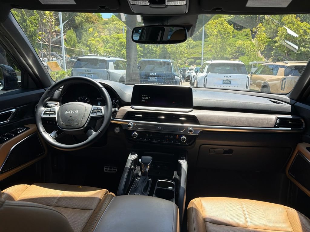 Certified 2022 Kia Telluride SX w/ Towing Package FWD image 12