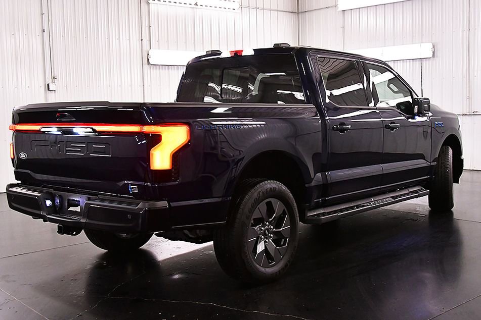 Used 2025 Ford F150 Lightning Lariat AWD/4WD image 7